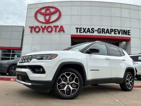 Used 2025 Jeep Compass Limited AWD/4WD image 2