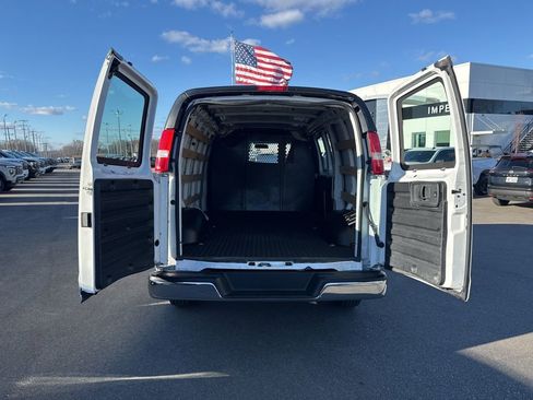 Used 2022 GMC Savana 2500 w/ Driver Convenience Package RWD image 22