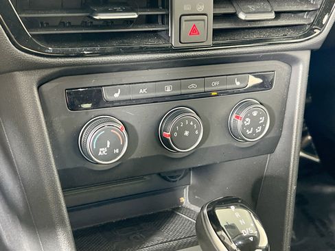 Used 2022 Volkswagen Taos SE image 15