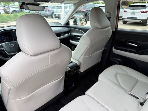 Used 2024 Toyota Grand Highlander XLE image 28