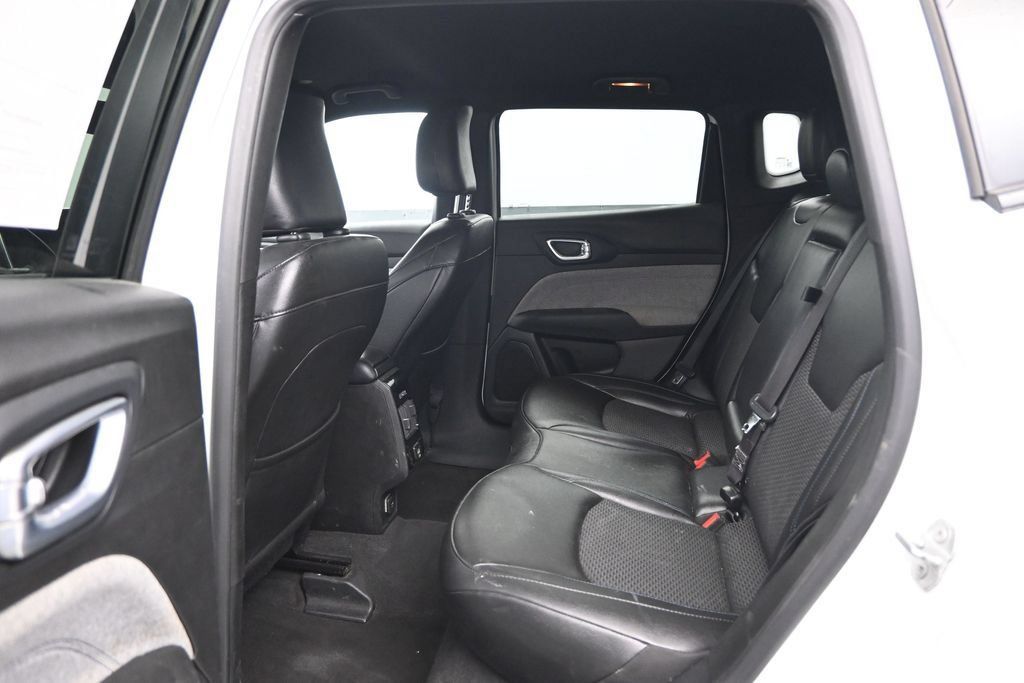 Used 2025 Jeep Compass Latitude AWD/4WD image 22