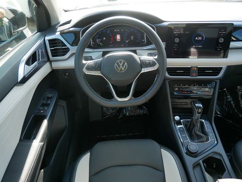 New 2025 Volkswagen Taos SEL image 7