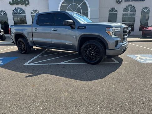 Used 2022 GMC Sierra 1500 Elevation w/ Preferred Package image 2