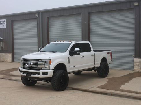 Used 2019 Ford F250 Platinum w/ Platinum Ultimate Package image 13