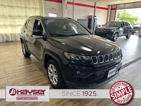 Used 2024 Jeep Compass Latitude AWD/4WD image 6