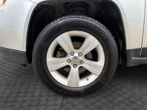 Used 2012 Jeep Compass Latitude w/ Sun/Sound Group AWD/4WD image 13