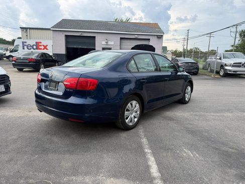 Used 2011 Volkswagen Jetta SE FWD image 3