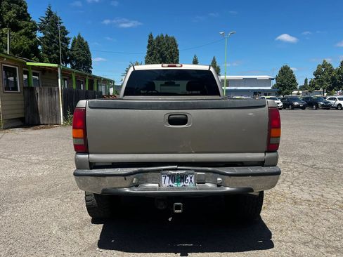Used 2001 Chevrolet Silverado 2500 LS w/ Off-Road Skid Plate Pkg AWD/4WD image 4