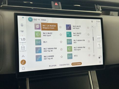 Certified 2026 Land Rover Range Rover Velar Dynamic SE image 23