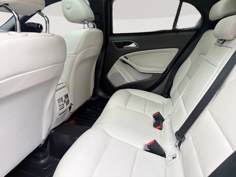 Used 2019 Mercedes-Benz GLA 250 4MATIC image 23