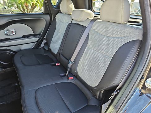 Used 2016 Kia Soul + image 13