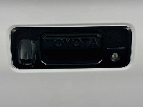 Used 2020 Toyota Tacoma SR5 AWD/4WD image 13