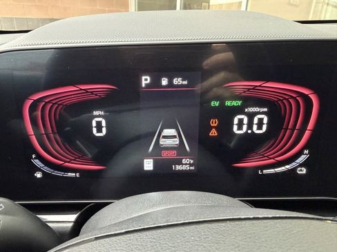 Used 2023 Kia Niro EX Touring image 17