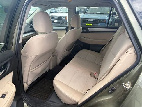 Used 2017 Subaru Outback 2.5i Premium AWD/4WD image 5