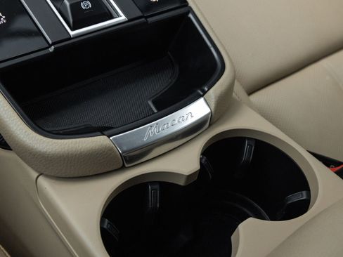 Certified 2023 Porsche Macan AWD/4WD image 27