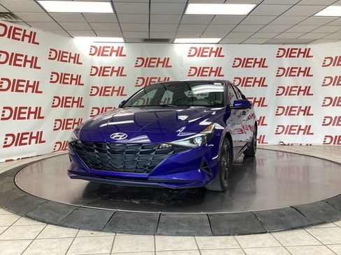 Used 2022 Hyundai Elantra SEL FWD image 3