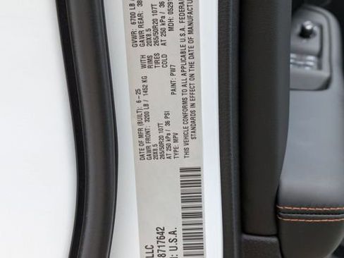 New 2025 Jeep Grand Cherokee L Overland w/ Advanced Protech Group III image 38