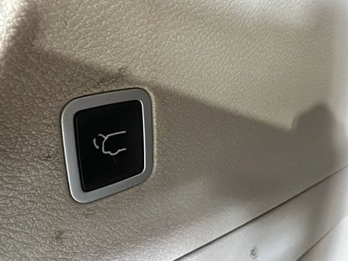 Used 2017 Chrysler Pacifica Touring-L Plus FWD image 16