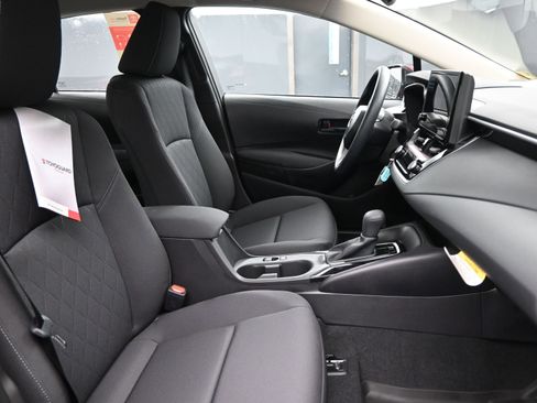 Used 2025 Toyota Corolla LE FWD image 19