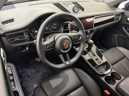 Used 2026 Porsche Macan AWD/4WD image 4