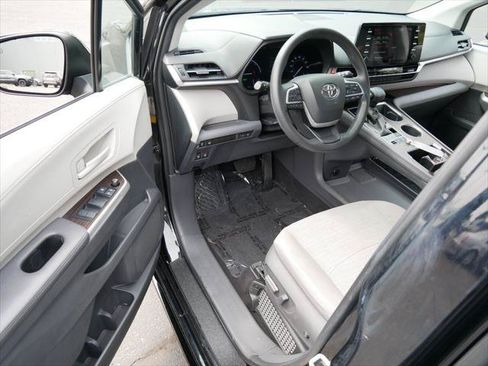 Certified 2021 Toyota Sienna LE FWD image 6