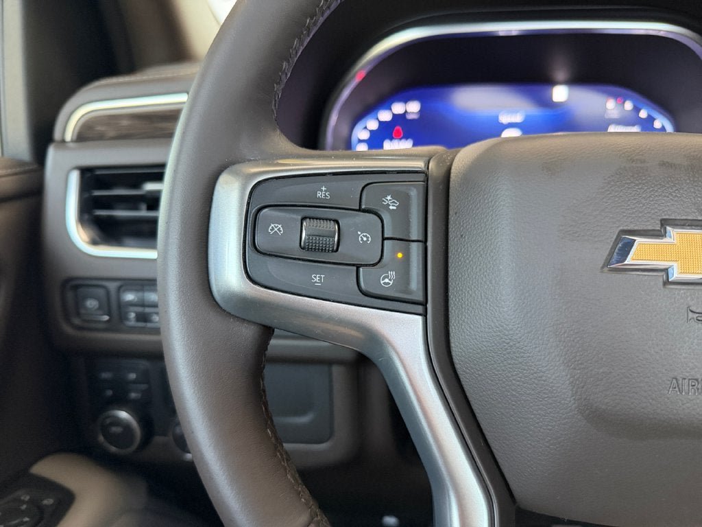 Used 2022 Chevrolet Tahoe LT w/ Luxury Package AWD/4WD image 16