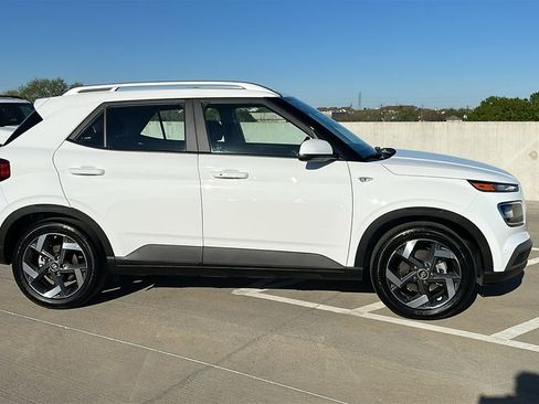 Used 2025 Hyundai Venue SEL image 14