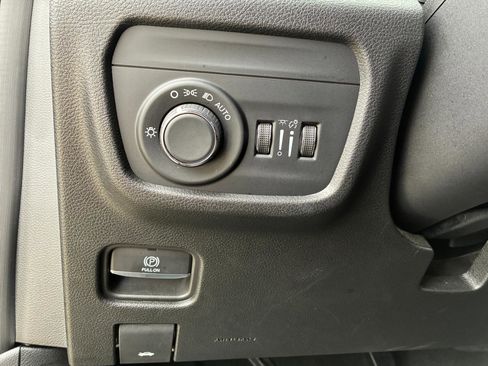 Used 2023 Jeep Grand Cherokee L Laredo image 22