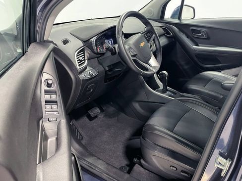 Used 2018 Chevrolet Trax LT w/ LT Convenience Package AWD/4WD image 19