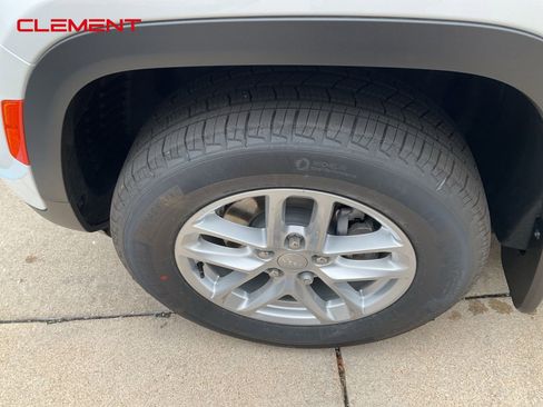 New 2025 Jeep Grand Cherokee Laredo X w/ Luxury Tech Group I image 6