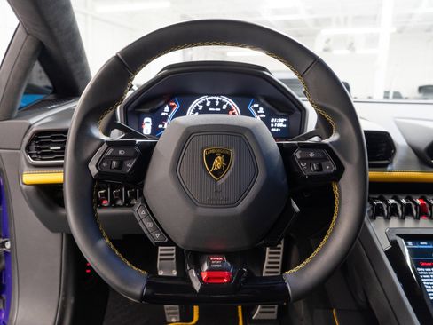 Used 2023 Lamborghini Huracan EVO image 16