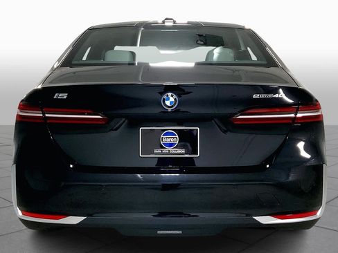 Used 2024 BMW i5 eDrive40i w/ Premium Package RWD image 4