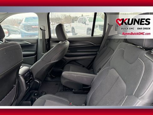 Used 2023 Jeep Grand Cherokee L Laredo image 10