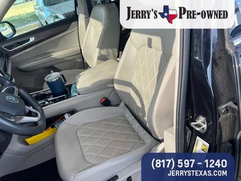 Used 2024 Volkswagen Atlas SEL Premium R-Line AWD/4WD image 10