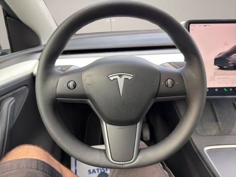 Used 2024 Tesla Model Y Long Range AWD/4WD image 14