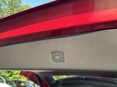 Used 2021 Chevrolet Traverse LT FWD image 30