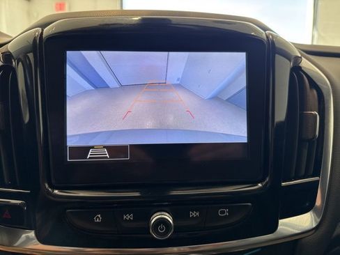 Used 2021 Chevrolet Traverse LT image 22