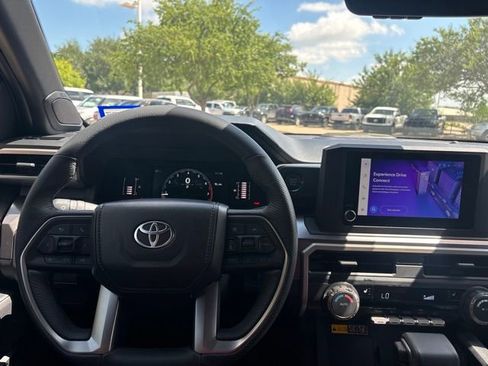 Certified 2025 Toyota Tacoma SR5 w/ SR5 Upgrade Package AWD/4WD image 10