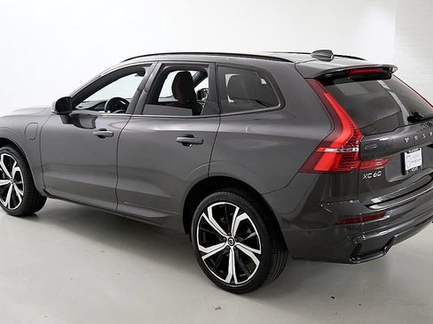 Certified 2023 Volvo XC60 T8 Ultimate w/ Climate Package AWD/4WD image 7