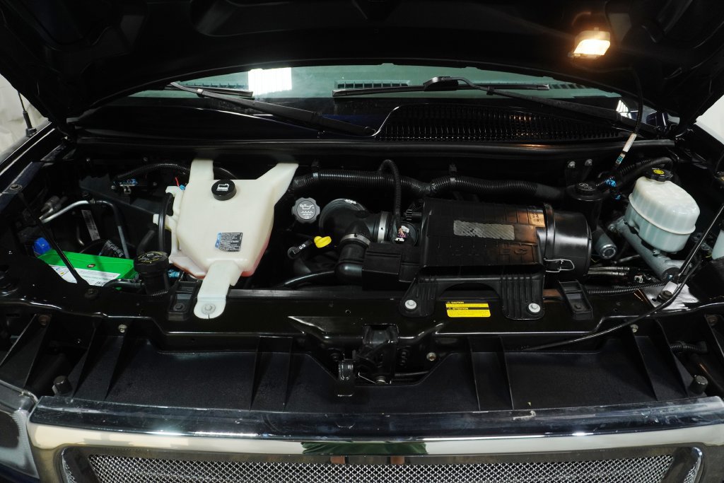 Used 2011 GMC Savana 1500 LT w/ LT Preferred Equipment Group AWD/4WD image 9