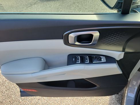 Certified 2025 Kia Sorento S w/ Panoramic Sunroof Package FWD image 18