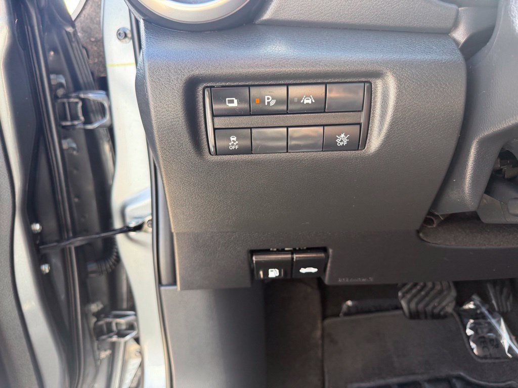 Used 2025 Nissan Versa S w/ Trunk Package FWD image 16