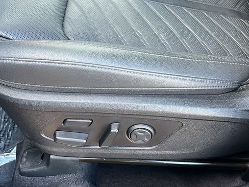 Certified 2025 Kia Sorento SX Prestige image 9