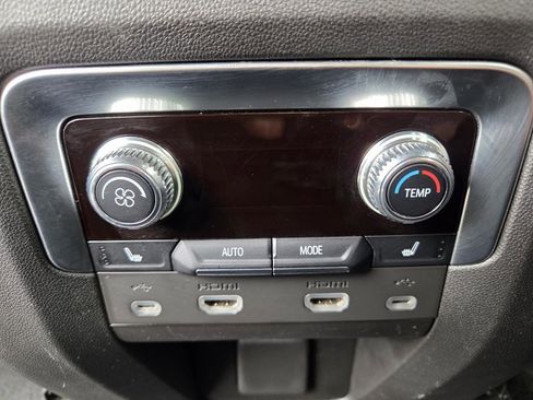 Used 2021 GMC Yukon Denali w/ Denali Ultimate Package AWD/4WD image 44