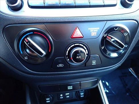 Used 2021 Hyundai Accent SE image 18