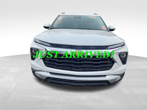 Used 2025 Chevrolet TrailBlazer LT image 2