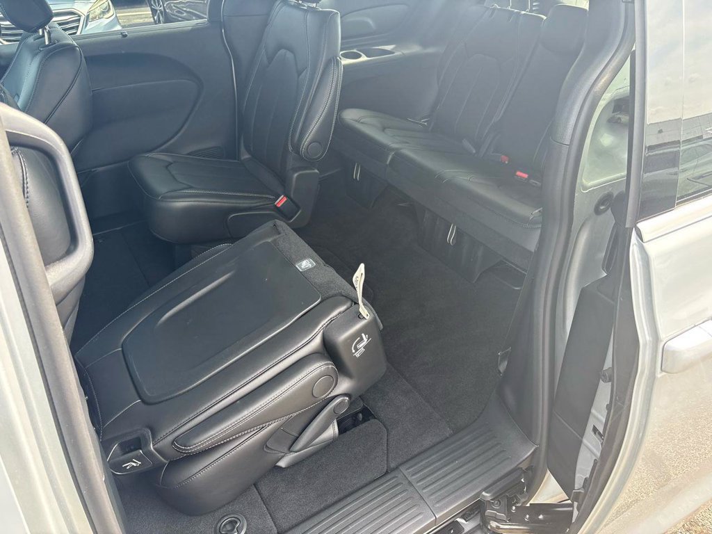 Used 2026 Chrysler Pacifica Select FWD image 61