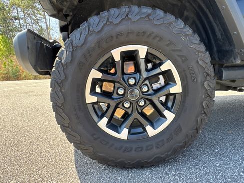 Used 2025 Jeep Wrangler Unlimited Rubicon 4xe w/ Safety Group AWD/4WD image 13