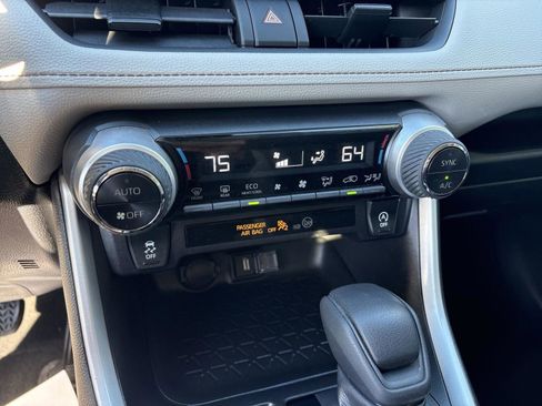 Used 2021 Toyota RAV4 XLE image 31