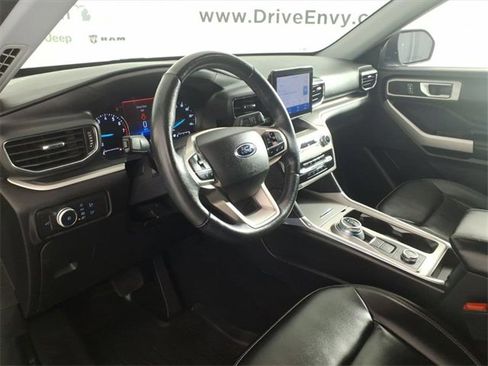 Used 2021 Ford Explorer XLT w/ Equipment Group 202A image 8